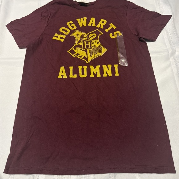 Harry Potter Other - Harry Potter Hogwarts Alumni T-Shirt Maroon Size L NWOT New With Sticker